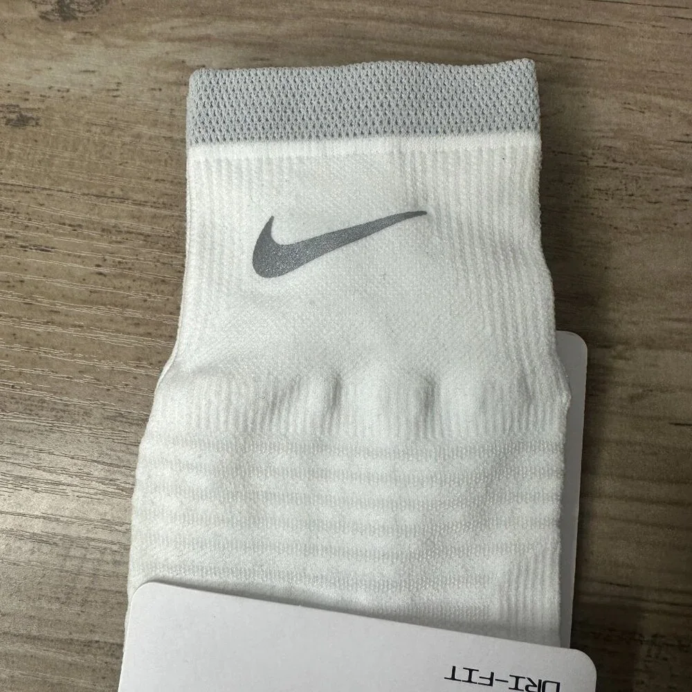 NWT Nike Unisex Spark Dri-FIT Lightweight Running Ankle Socks White Size Small - Picture 5 of 10